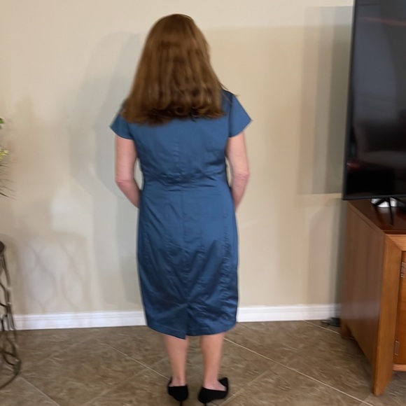 A dress full of beautiful ruffles around the top, metallic green-blue, lined - Picture 6 of 6